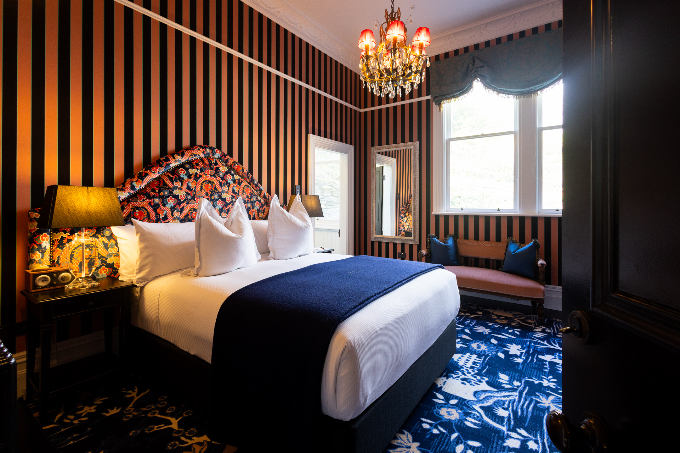 an image of the McFarlane Queen Room at Hulbert House Queenstown
